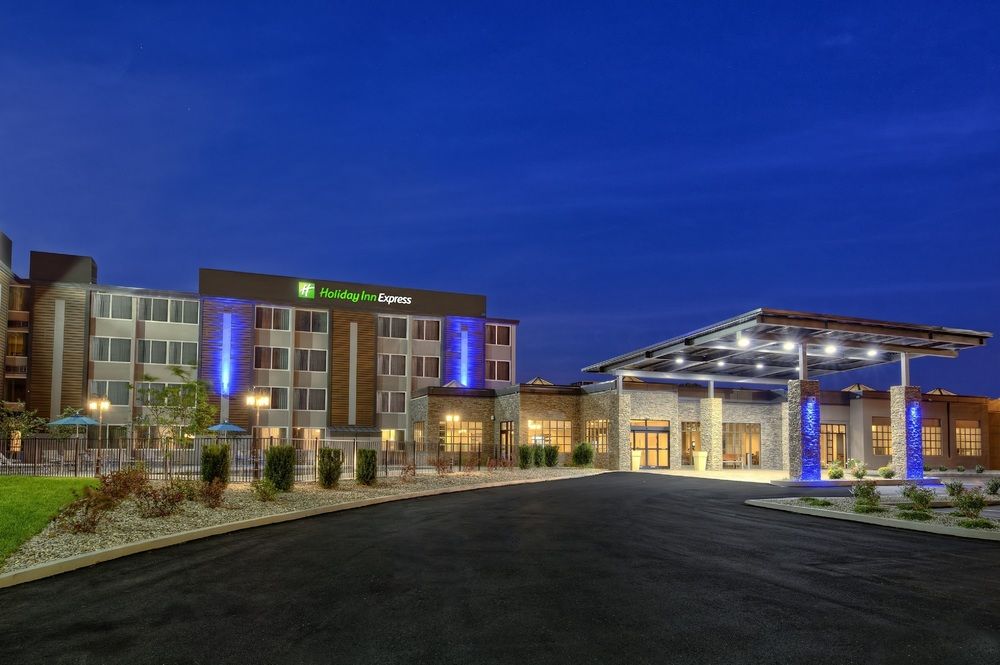 Holiday Inn Express Louisville Airport Expo Center image 1